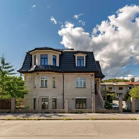Apartma Family Next To Tivoli Park *