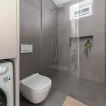 Family Next To Tivoli Park Apartman