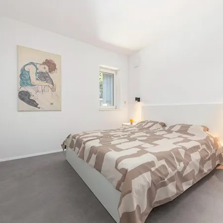 Apartment Family Next To Tivoli Park